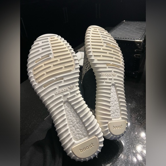 Adidas Yeezy Boost Mens Sz 12 NWT - Picture 8 of 9